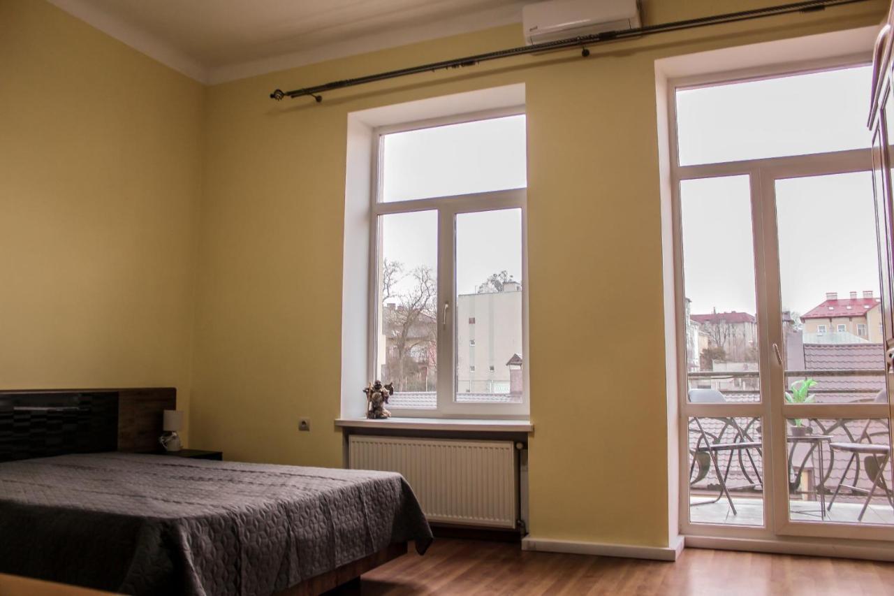 Dimitris Apartment Lviv Exteriör bild